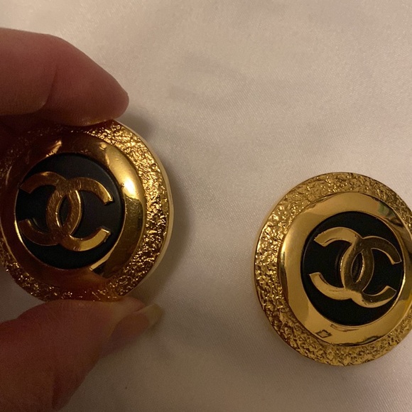 Super Rare Chanel huge vintage earrings - Picture 6 of 8